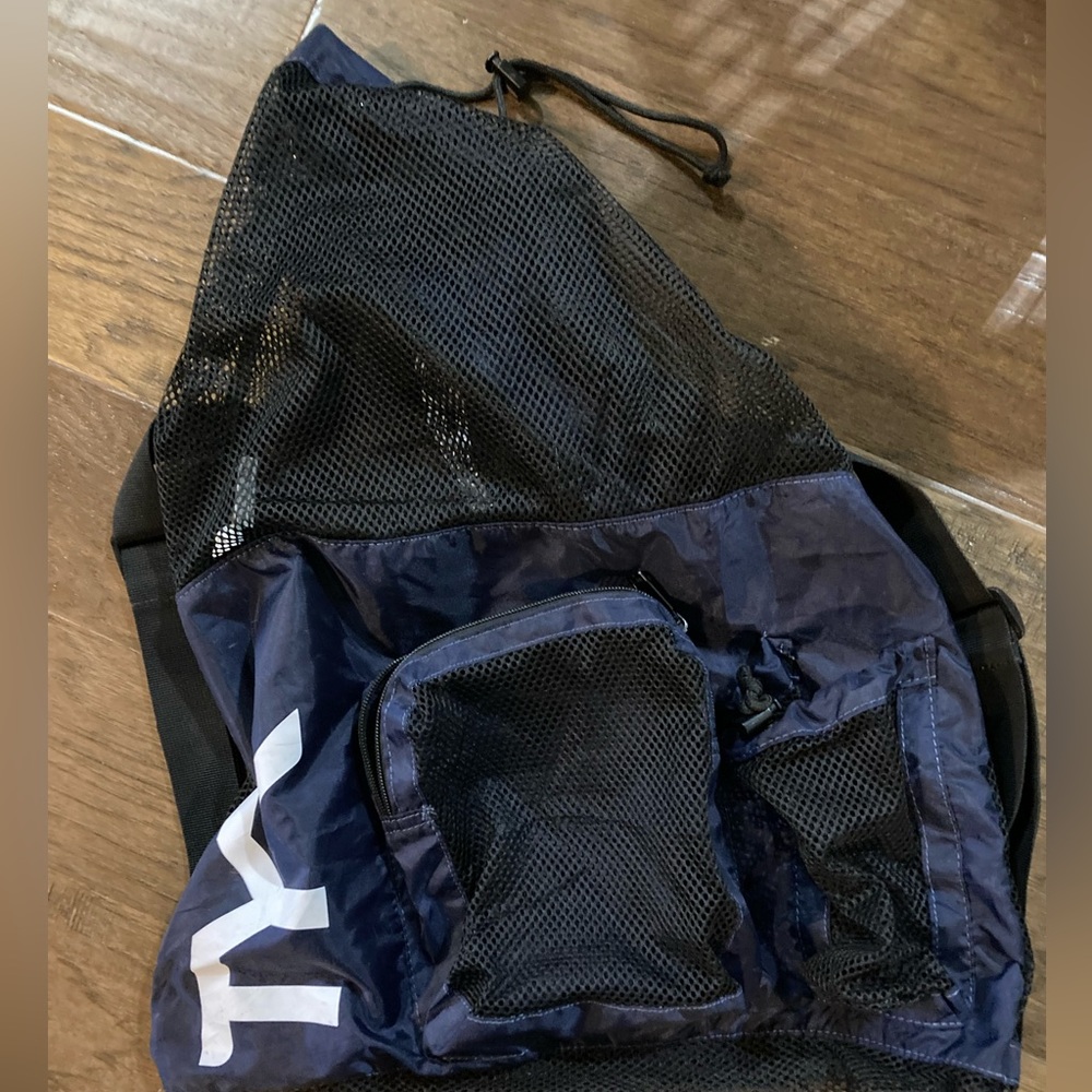 BARELY USED TYR BIG MESH BAG